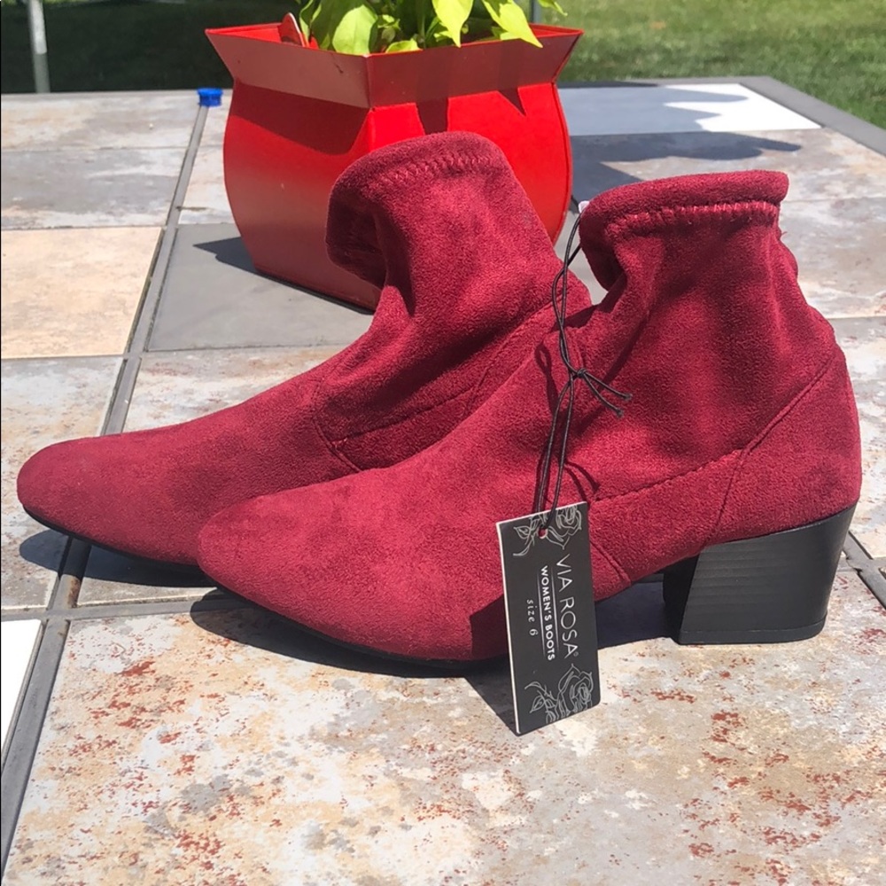 NWT new Via Rosa Burgundy size 6 shirt boots new